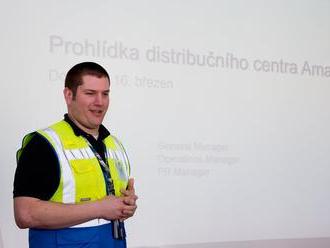 Distribuční centrum Amazonu funguje bez ladu a skladu. Řídí ho ale Systém  