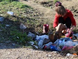 Žloutenka mezi uprchlíky. Lékaři ji objevili u holčičky v táboře plném špíny