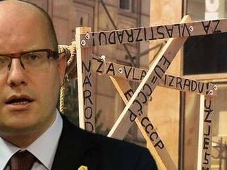 Sobotka: Kalašnikov je „špatný vtip“, šibenice jsou ale „zlým symbolem“