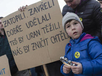 Protest proti „arogantnímu“ Mládkovi: Brzkovští cinkali klíči kvůli ministrovi