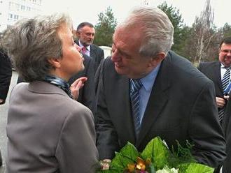 Líbal ji Zeman, má ji Gazdík, ale věrná je jinému. Drábová bude dál ženou atomu