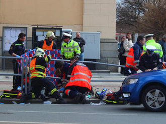 Senior srazil v Plzni motorkáře, ten na místě zemřel