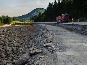 Nevyhovujúce cesty obmedzujú najmä stred a východ Slovenska