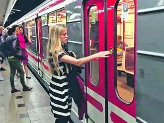 Metro A čeká výluka: Cestující o víkendu „přesedlají” na autobusy nebo tramvaje