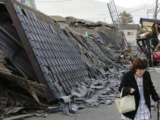 Japonsko se bojí tsunami. Kvůli zemětřesení jsou tisíce lidí bez proudu a vody