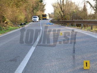 Prvá obeť príchodu jari: FOTO Motorkár Juraj   dostal šmyk, narazil do zvodidiel