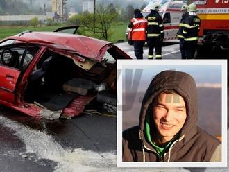 Cesta do školy sa zmenila na tragédiu: FOTO auto roztrhané na polovicu, Michal   zahynul!