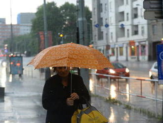 Počasí se zklidnilo, dnes bude deštivo, ale téměř bez bouřek