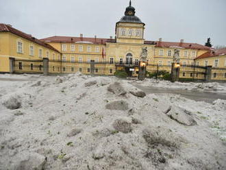 Kroupy napadaly až do 30 cm! Hořovice se vzpamatovávají z řádění počasí