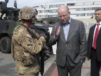 Americký konvoj je ve Vyškově. A Sobotka slíbil peníze pro armádu