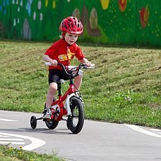 Jak vybrat cyklistickou helmu pro dospělého i pro dítě