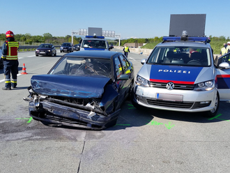 Cestný pirát na rakúskej diaľnici: Slovák vykradol benzínku a v 170-tke unikal pred políciou