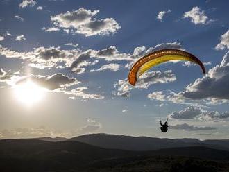 Paraglajdista   z Piešťan sa vybral na svoj osudný let: Po tvrdom dopade nemal šancu