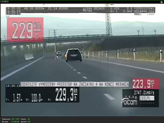 VIDEO cestného piráta pri maďarskej hranici: Šialenec na peugeote uháňal 229 km/hod