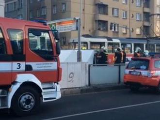 Tramvaj na Hradčanské smetla muže  : Utrpěl těžká zranění a je v umělém spánku