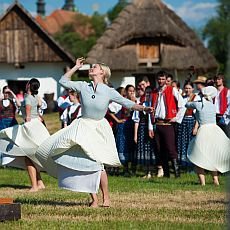 Do Strážnice na Mezinárodní folklorní festival