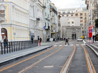 Na Štúrovu ulicu a Vajanského nábrežie sa dnes vracajú električky!