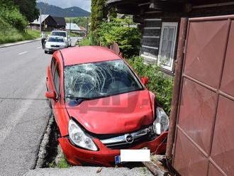 Tragická nehoda v Telgárte: Vodič   zrazil chodca   pred vlastným domom