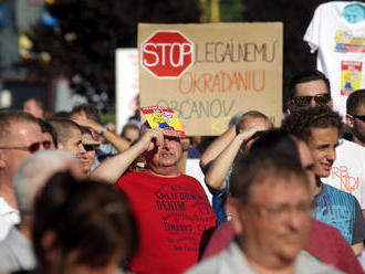 Košičania si povedali dosť: FOTO Ostrý protest pred magistrátom