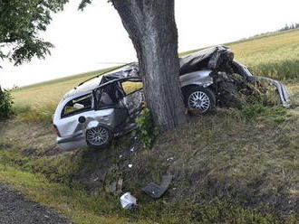 Tragická nehoda na Rakovnicku: Zemřela řidička   i spolujezdec  