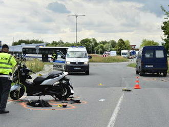 Mladý motorkář   vletěl do sloupu, na místě byl mrtvý