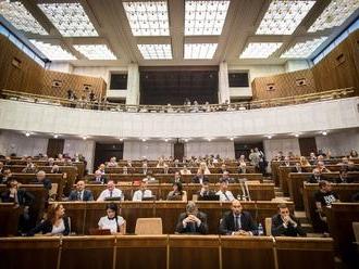 Opozícia sa búri, obsadila parlament: Z odvolávania Kaliňáka je fraška, akú Slovensko nezažilo!