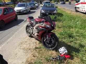 FOTO Autobus vytlačil motorkárku   z cesty, zbabelo odišiel: Ak ste nehodu videli, volajte 158