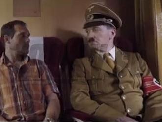 VIDEO Adolf Hitler potešený hliadkou vo vlaku: Kotleba pripomína časy nacistického besnenia!