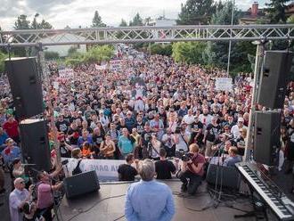 Pobúrení Slováci hromžia na protesty proti Kaliňákovi: Blázni, robíte z toho festival!