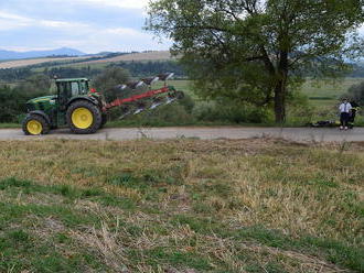 Opilec za volantom s 2,5 promile: Nabúral do traktora, spôsobil mu obrovskú škodu