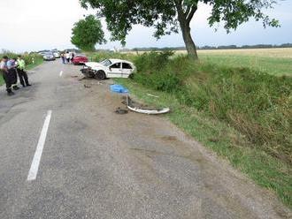 FOTO Víkendové tragédie na cestách: Zahynul vodič  , motorkár   a spolujazdec  