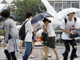 V Japonsku řádí tajfun. Má první oběť, evakuováno bylo 500 tisíc lidí