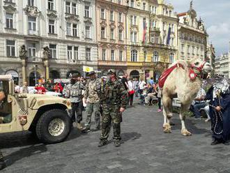 Vzal zbraň a běžel na konvičkovce: „Před svou restaurací bych je zastřelil“