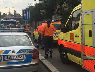 V Olomouci se sesunula část střechy: Suť zranila rodinu včetně malého dítěte