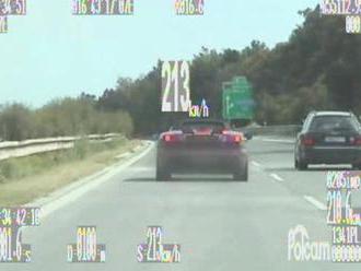 Nizozemec v lamborghini spěchal na závody: Po dálnici se řítil přes 210 km/h!