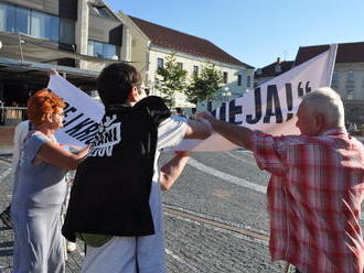 FOTO Bitka na proteste v Trnave, kvôli Ficovi: Prišli priaznivci Smeru a bolo sa na čo pozerať!