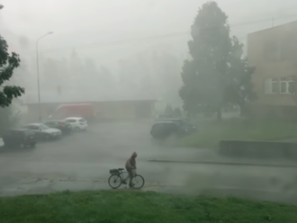 Počasie sa na Slovensku poriadne vybláznilo: VIDEO Svit zasiahol downburst!