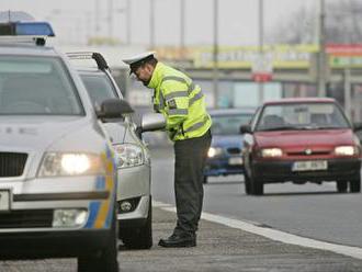 Rodiče z Jihlavska se vyměnili za jízdy: V autě vezli malé děti