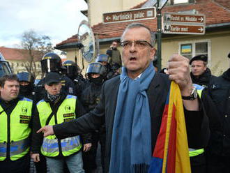 Zrušte pokutu 10 tisíc za urážku policisty, žádají Kalouskovci. Marný boj?