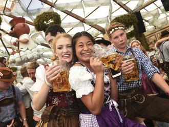 Německý Oktoberfest bojuje s propadem zájmu, lidé vypili méně piva