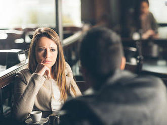 Nesnáším kamarádčina manžela. Přijdu o ni, nebo to naše přátelství může přežít?