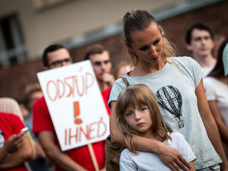 FOTO Kauza údajného sexuálneho zneužitia otriasa Slovenskom: Protest pred ministerstvom!