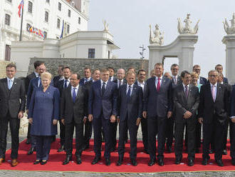 Exkluzívne FOTO z príchodu najmocnejších ľudí Európy: Väčšina s úsmevom, Orbán odutý!