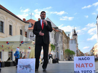 Slová chvály o táboroch pre Židov ho môžu výjsť draho: Polícia si podala Kotleboho konkuretna