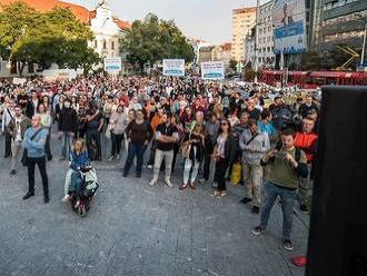 Na veľkom proteste sa diali veci: VIDEO Odhalení provokatéri, obvinenia v kauze centra hrôzy