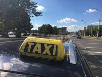 Počet okradnutých ľudí taxikármi rastie: Prinášame rady, ako sa nenechať nachytať!