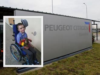 Automobilka Peugeot vyrobila poriadny kiks: Chlapcovi na vozíku poslala švihadlo