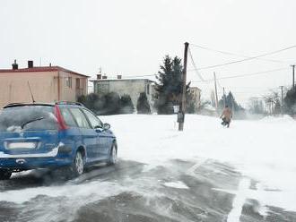 Celé Slovensko prekvapila snehová nádielka: Na Orave zlyhala doprava, platia výstrahy