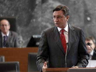 Slovinský prezident Pahor podľa prieskumov vyhrá voľby už v prvom kole