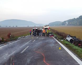 Poslanci si minútou ticha uctili obete tragickej dopravnej nehody